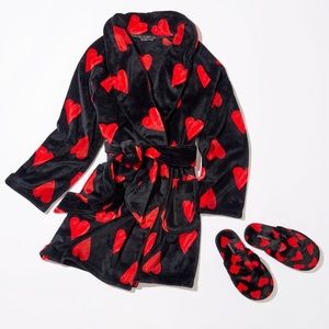 VS PLUSH RED & BLACK HEARTS ROBE & SLIPPERS